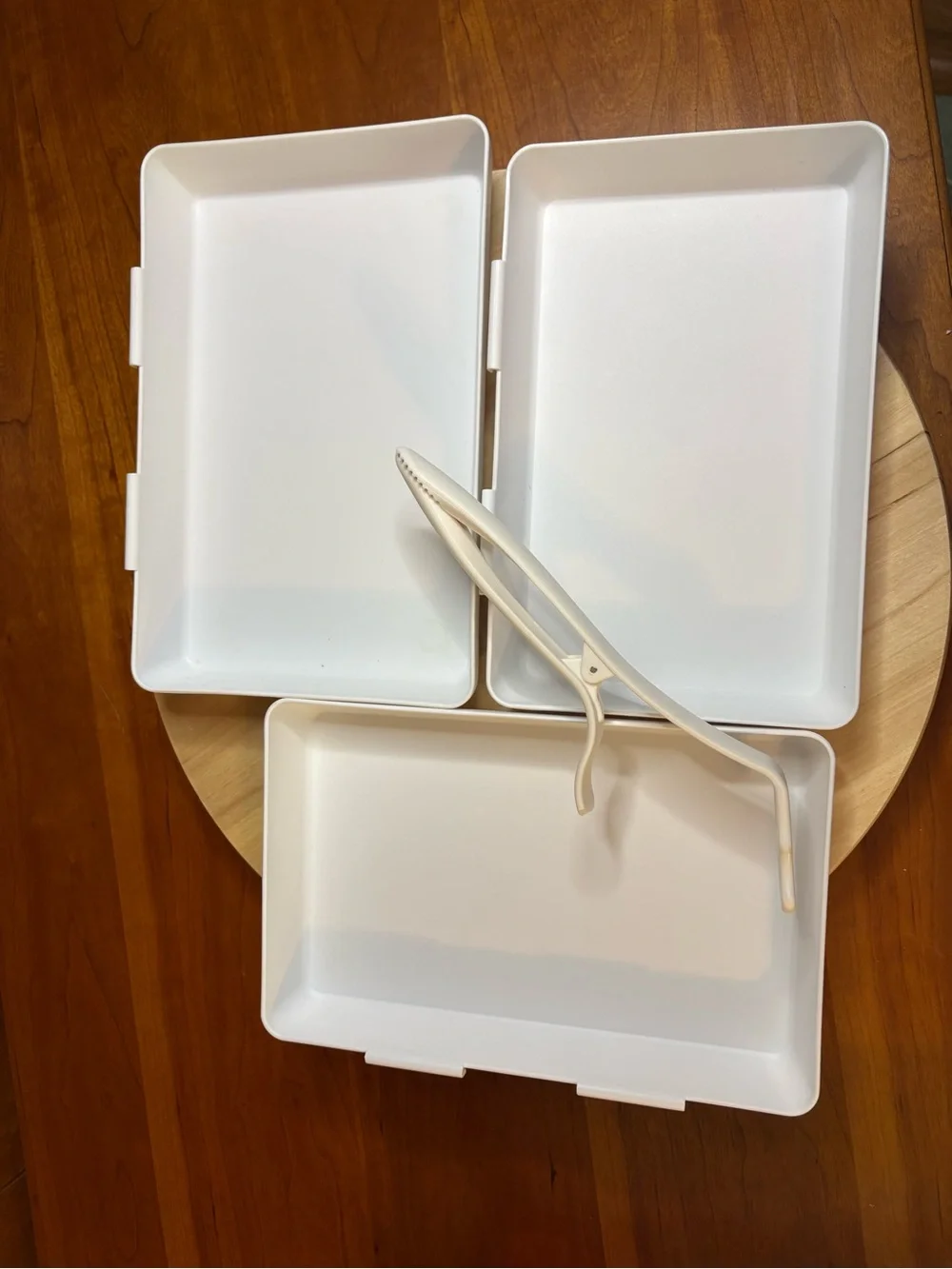 Pampered Chef Coating Trays and Tool set (Item #2605) features special tongs